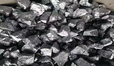 金属硅的生产过程和用途。